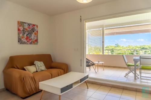 Ein Sitzbereich in der Unterkunft Appartement en résidence proche de la plage - Le Mimosa