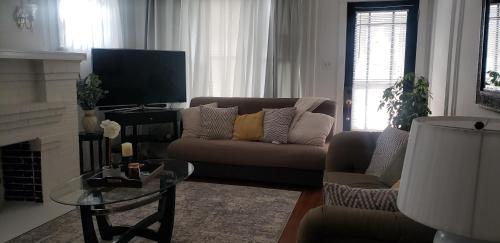 Cozy & Entire Unit – Photos 2