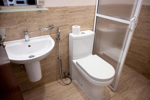 a bathroom with a toilet and a sink at Avega Urban - Colombo 07 in Colombo