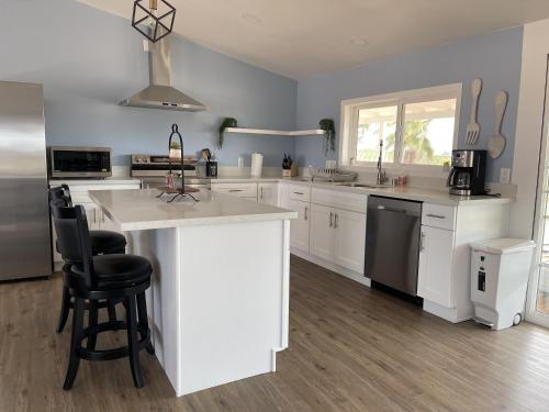 Temecula Rejuvenationにあるキッチンまたは簡易キッチン