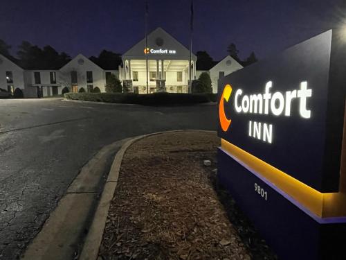 a sign for a comfort inn on the side of a road at Comfort Inn Pinehurst - Southern Pines in Pinehurst