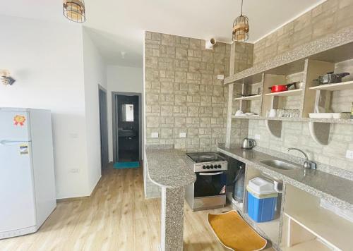 a kitchen with a counter and a refrigerator at Elite Residence Dahab in Dahab
