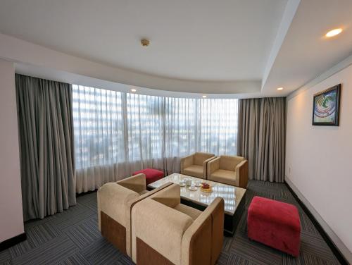 a living room with chairs and a table in a room at Đông Kinh Hotel in Ho Chi Minh City