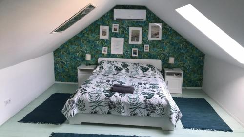 Cama o camas de una habitación en Gólyásház apartman