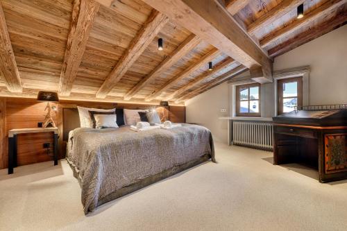 a large bedroom with a bed and a piano at Chalet Lilly - Family and Friends by A-Appartments mit Ski in - Ski out in Zug