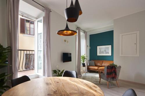 3 Master Bedrooms With Balcony on the River with Views