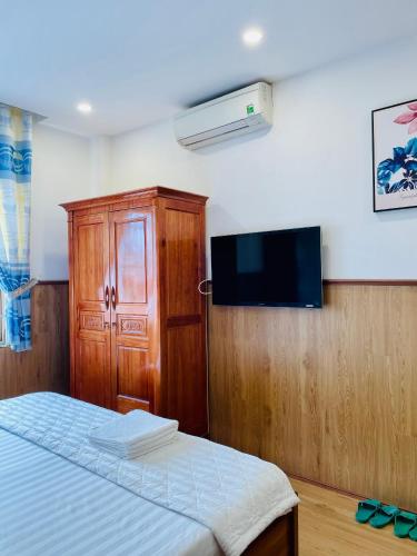 TV a/nebo společenská místnost v ubytování Nhu Y Hotel
