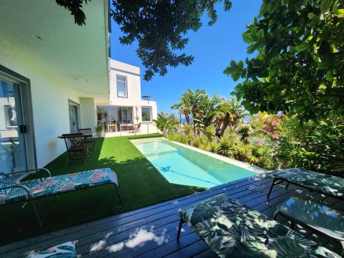 Πισίνα στο ή κοντά στο Finchley Guesthouse in Camps Bay