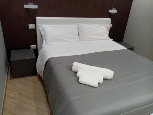 a bedroom with a bed with two towels on it at A Casa di Maria 2 in Cavallino di Lecce