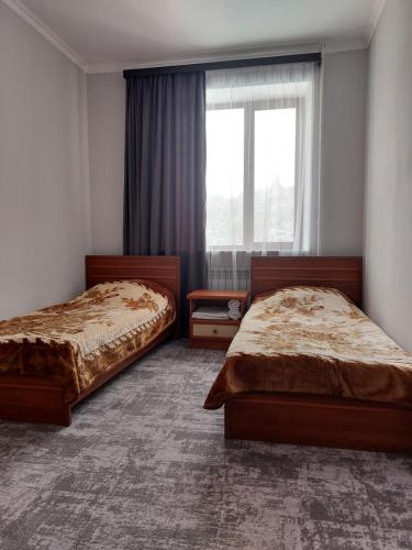 Postel nebo postele na pokoji v ubytování University Hotel Tsakhkadzor