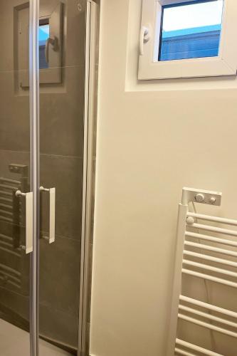 a bathroom with a shower and a window at Hausboot der Friesländer im Wangermeer in Wangerland