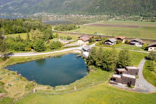 Vista aerea di Prefelnig Glamping Lodge Ossiacher See