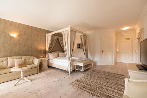 Кровать или кровати в номере Hotel Hanswirt
