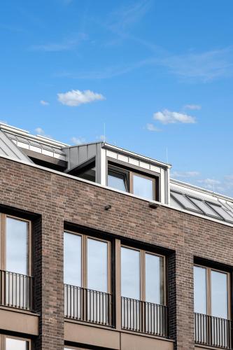 an external view of a brick building with windows at Limehome Stuttgart Elsenhansstr in Stuttgart