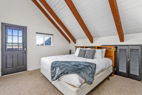 a bedroom with a large bed with a wooden headboard at Tidal House 3 in Ocean Shores