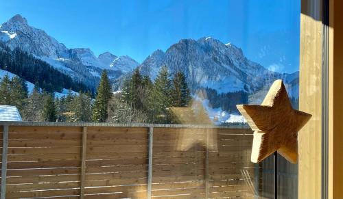a star on a window with a view of mountains at Horizon 4 in Schwarzsee