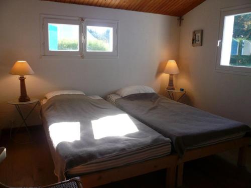 Postel nebo postele na pokoji v ubytování Maison à 200 m de la plage avec vue mer, terrasse, jardin, Wifi - FR-1-418-4