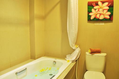 Ett badrum på Guest House Matahari