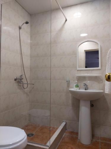 Ein Badezimmer in der Unterkunft University Hotel Tsakhkadzor