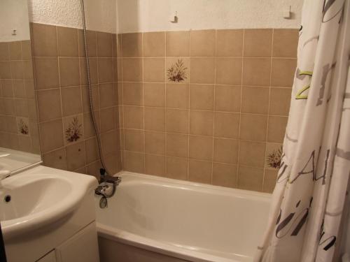 a bathroom with a white tub and a sink at Appartement La Clusaz, 3 pièces, 6 personnes - FR-1-459-147 in La Clusaz