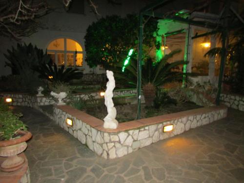 Κήπος έξω από το B&B Palazzo a Mare