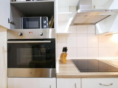 Dapur atau dapur kecil di 61 m2 Erdgeschosswohnung mit eigenem Parkplatz vorm Haus