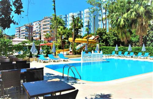 Bazén v ubytování Select Suite & Apart Hotel nebo v jeho okolí
