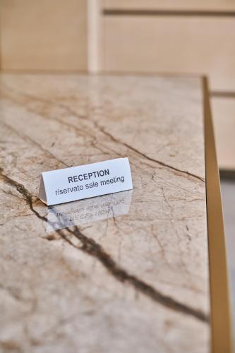 a rejection sign sitting on a marble counter at Hotel Da Vinci in Vinci