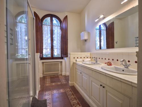 a bathroom with two sinks and a shower at Villa Socini in Siena