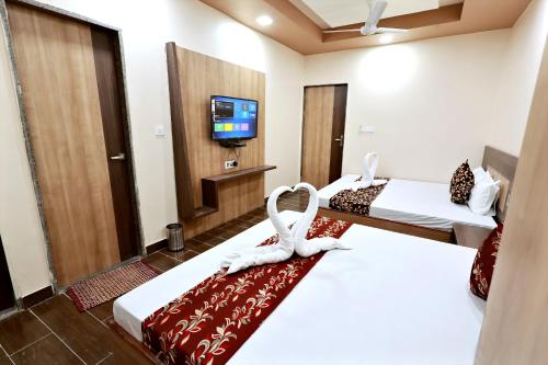 HOTEL ROYAL SUITES +にあるベッド