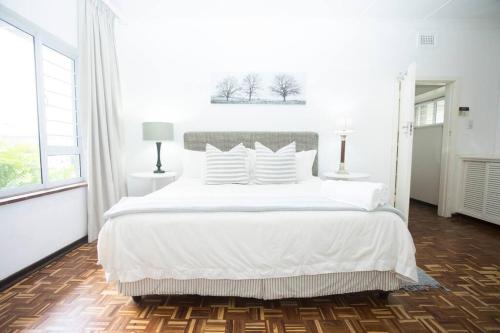 Katil atau katil-katil dalam bilik di Splash Rock Beachfront Villa
