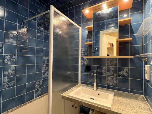 Kúpeľňa v ubytovaní Appartement T2 Bis avec Balcon, Piscine et Tennis - Aix-les-Bains - FR-1-555-78