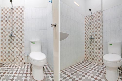 twee afbeeldingen van een badkamer met een toilet en een douche bij OYO 92177 Arafah Homestay Syariah in Bangkinang
