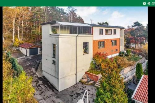 a large white house in the middle of a yard at Aekta Studio apartments Gothenburg in Gothenburg