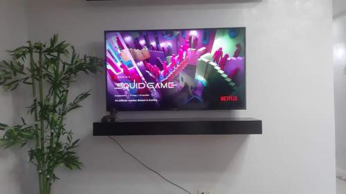 TV a/nebo společenská místnost v ubytování Casa Erelle Unit#3 - Antipolo stay 1 BR unit/wifi/netflix/hot shower