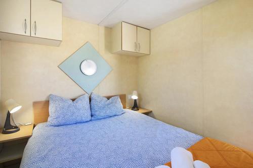 Ένα ή περισσότερα κρεβάτια σε δωμάτιο στο Mobile Home 1 - Olhão