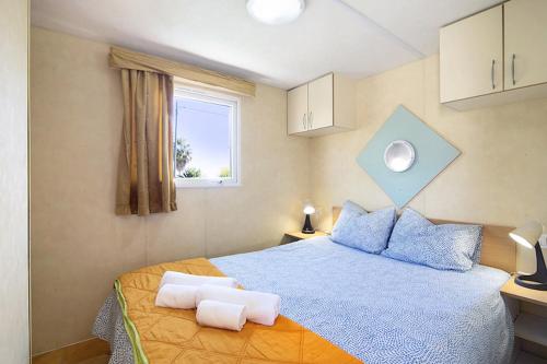 Ένα ή περισσότερα κρεβάτια σε δωμάτιο στο Mobile Home 1 - Olhão
