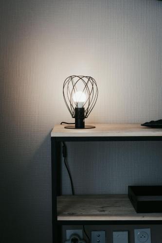 a light that is on top of a table at L'adorable Confort & Central in Clermont-Ferrand