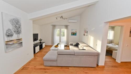 Villa Pinia with pool, Zadar