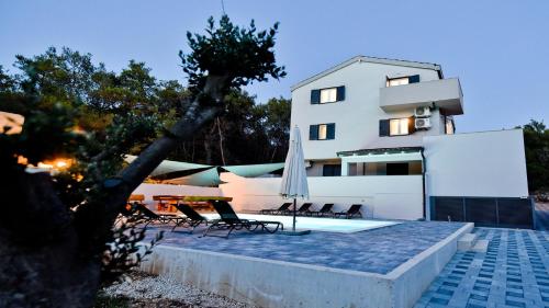 Villa Pinia with pool, Zadar