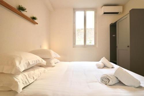 Posteľ alebo postele v izbe v ubytovaní FERSEN Bright apartment renovated for 5 people in center of Old Antibes