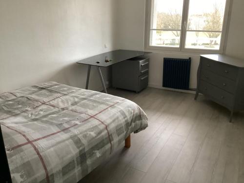 Postel nebo postele na pokoji v ubytování Appartement proche de la plage Aytre