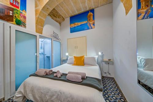 a bedroom with a bed with towels on it at Sally Port 32 in Valletta