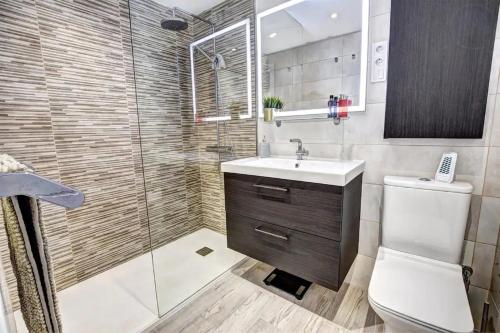 Koupelna v ubytování Stunning 1 bed apt Benalmadena