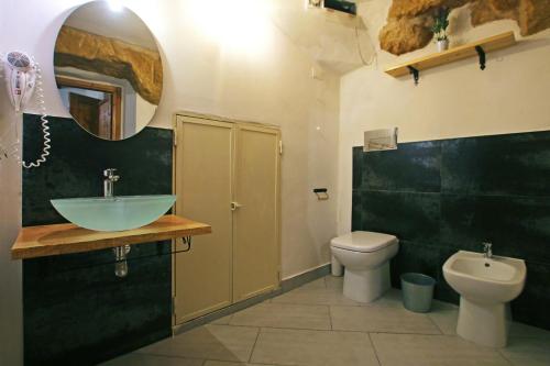 a bathroom with a sink and a toilet at Rabatè in Agrigento
