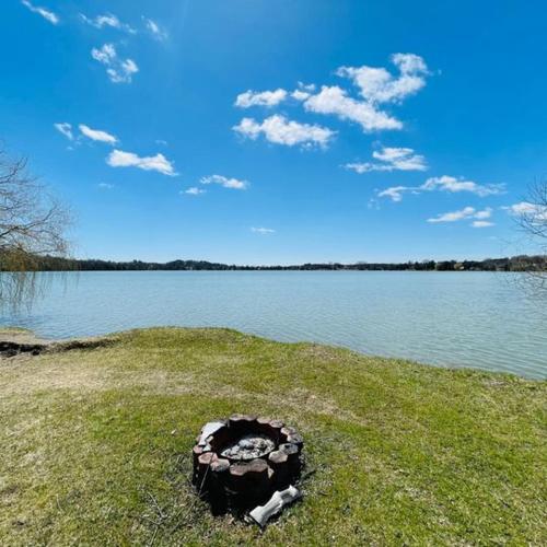 Alisha Lakefront Cottage – Photos 2
