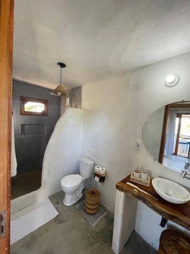 a bathroom with a toilet and a sink at Aldeia Coqueiral in Caraíva