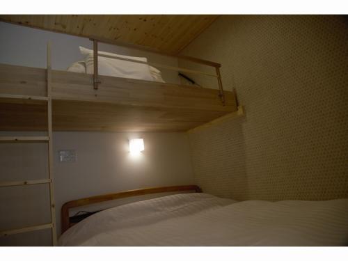 a small room with a bed and a bunk bed at Mountain Home Lodge in Deer Park in Nara