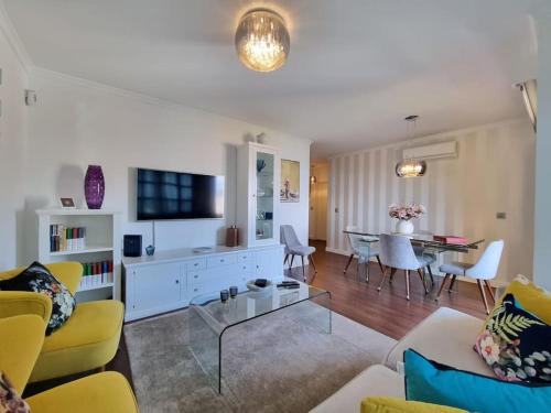 Kiara's Cantinho do Mar by Rentallido