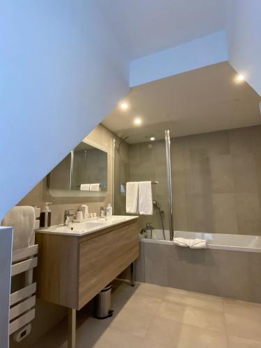 Salle de bains dans l'établissement Hôtel Central Saint Germain